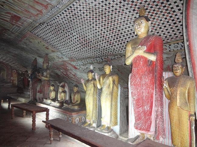 golden-rock-temple-of-Dambulla.jpg